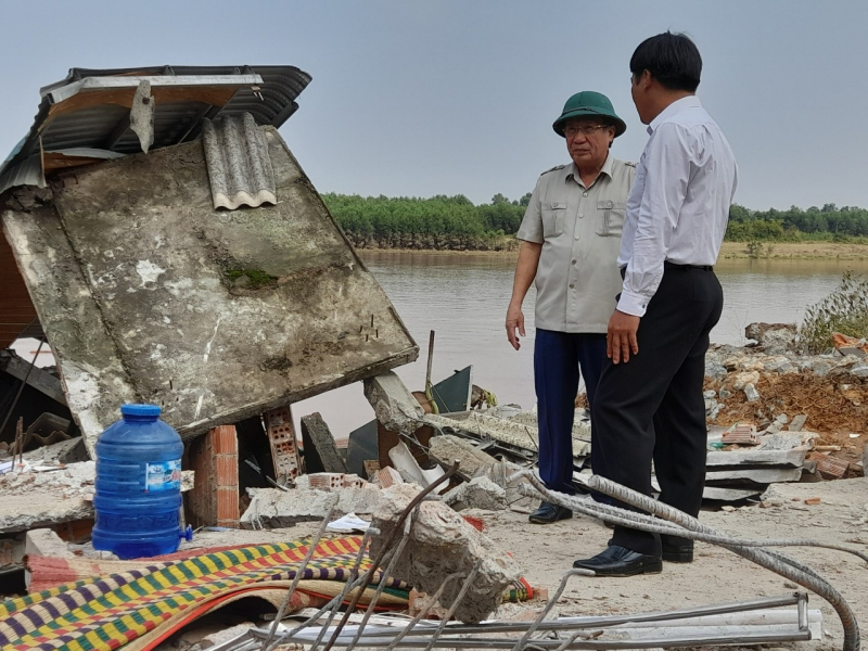 Lời kể của người dân sau vụ sập nhà bên sông Thạch Hãn -0