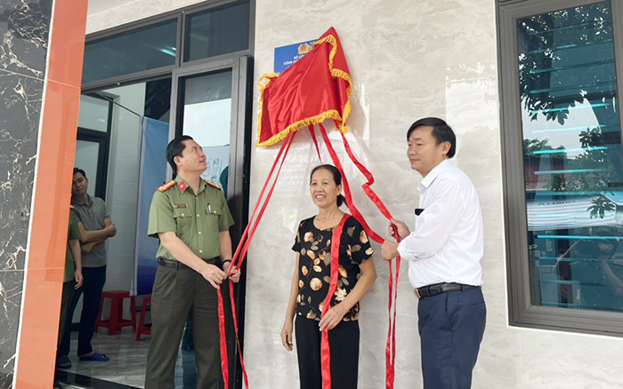 Bàn giao 3 căn nhà tình nghĩa cho gia đình chính sách -0