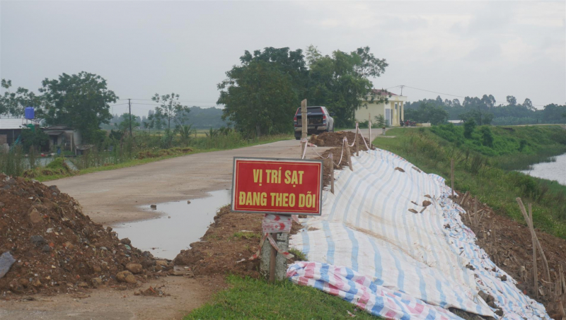 Công bố tình huống khẩn cấp sự cố sụt lún mái đê sông Mã -0