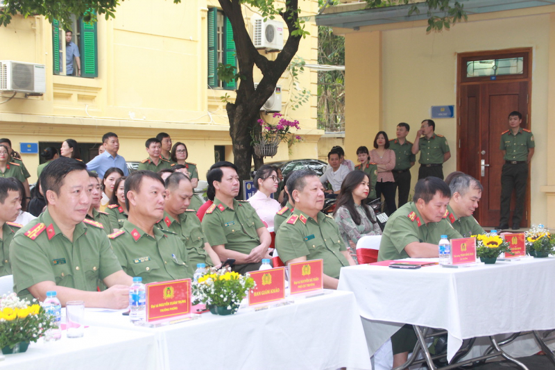 Duyên dáng Phụ nữ xuất nhập cảnh -0