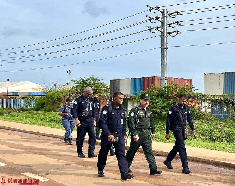 Latest photos of three Vietnamese police officers in South Sudan -5