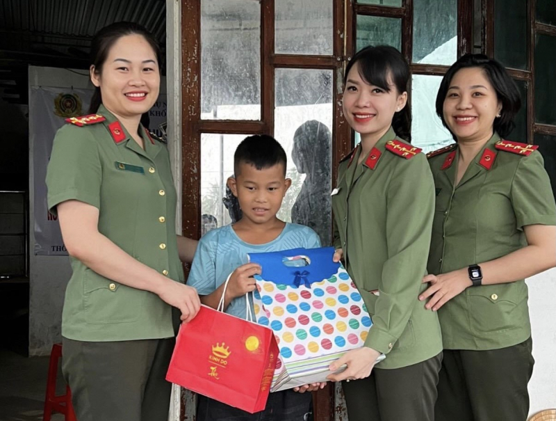 Phụ nữ Công an Nghệ An: Nhiều hoạt động hướng về cộng đồng -0