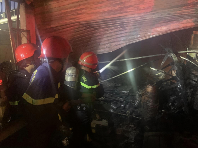 Trên đường làm nhiệm vụ, cán bộ Công an phường kịp thời phát hiện, khống chế vụ cháy -0