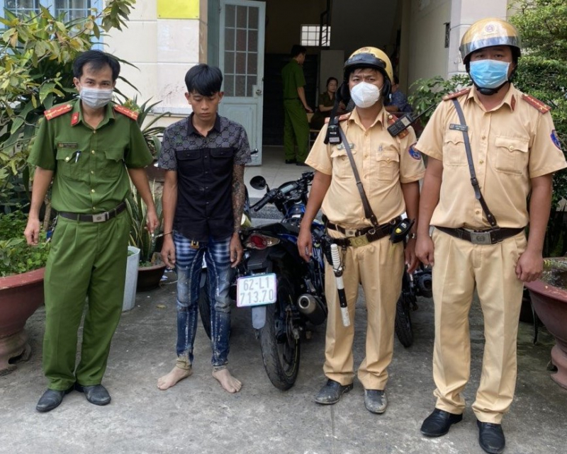 Cướp hụt, xịt hơi cay tấn công cô gái cướp xe làm phương tiện tẩu thoát -0