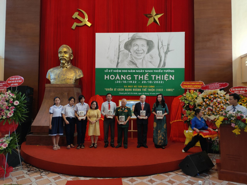 Phát hành bộ tem và sách nhân kỷ niệm 100 năm Ngày sinh Thiếu tướng Hoàng Thế Thiện -0