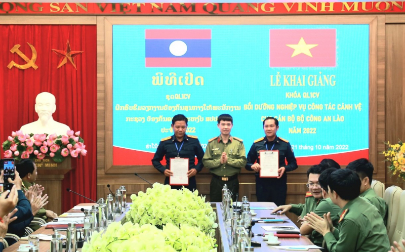 Khai giảng các khóa bồi dưỡng nghiệp vụ công tác cảnh vệ  cho Bộ Công an Lào -0