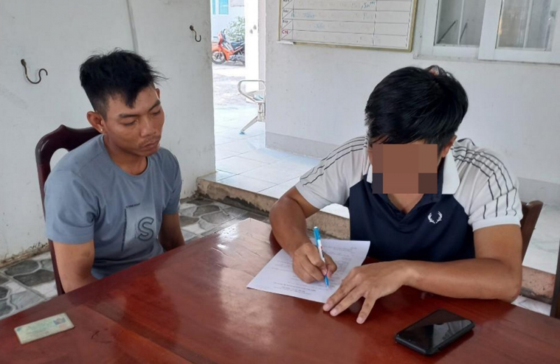 Vướng vòng lao lý vì “yêu” bạn gái nhí -0