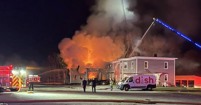 Máy bay đâm vào tòa chung cư ở Mỹ, toàn bộ hành khách thiệt mạng -0