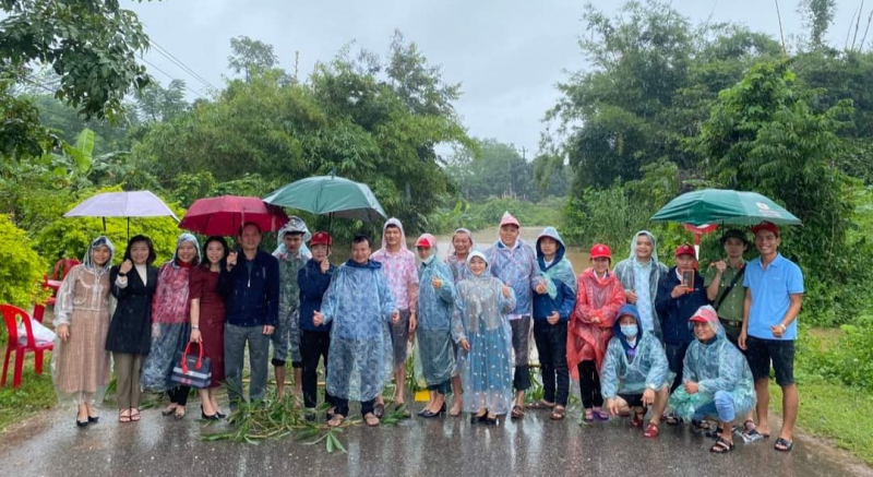 Tuổi trẻ Công an Quảng Trị giúp đỡ học sinh miền núi vượt khó đến trường -0