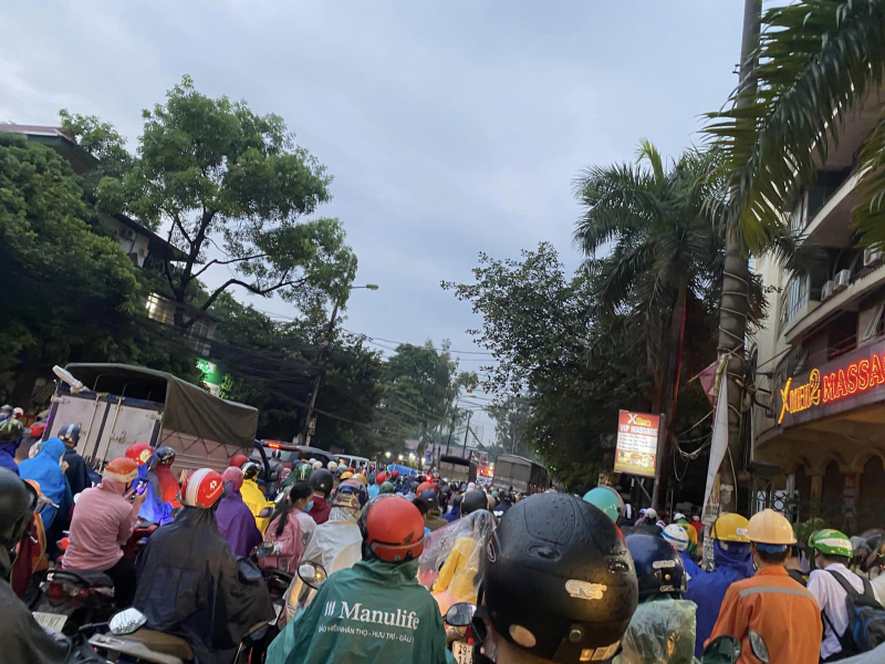 “Mổ xẻ” đề xuất thu phí ôtô vào nội đô Hà Nội -0