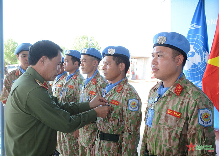 Deputy Minister Le Quoc Hung visits Vietnamese forces at UNISFA Mission -0