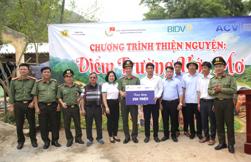 Về Xín Mần sẻ chia khó khăn với đồng bào vùng cao -0