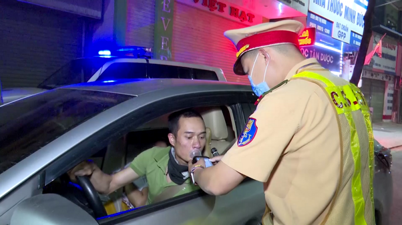 Công an Sơn La xử lý gần 5.000 trường hợp vi phạm về TTATGT trong 3 tháng cao điểm -0