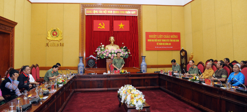 Gặp mặt đoàn đại biểu người uy tín trong dân tộc thiểu số tỉnh Hòa Bình -0