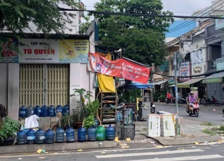 Truy xét nhóm đối tượng chém nam thanh niên tử vong trên đường -0