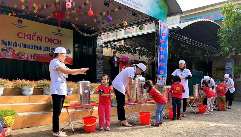 Hơn 660 học sinh ở Bắc Kạn ốm sốt, 1 trẻ tử vong vì sao? -0