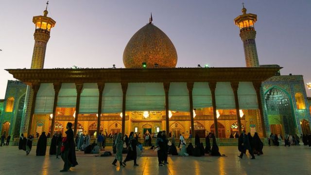 Tấn công khủng bố đền thờ ở Iran, 20 người chết -0