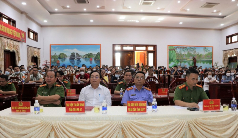 Xuyen Moc Prison’s staff and families join effort in re-educating inmates  -0