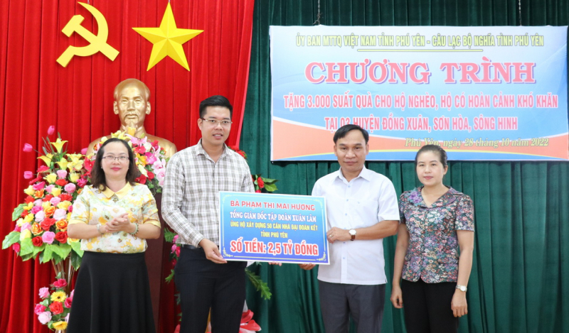 3.000 suất quà của Câu lạc bộ Nghĩa tình Phú Yên dành cho người nghèo miền núi -1