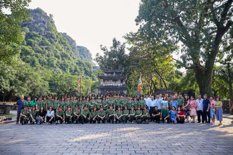 Báo CAND tổ chức chuyến sinh hoạt chính trị, “về nguồn” tại Ninh Bình -0