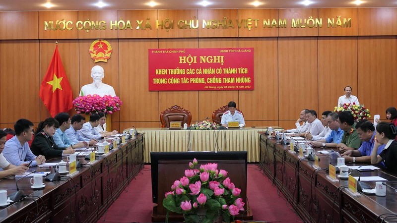 Khen thưởng 4 cá nhân có thành tích trong phòng, chống tham nhũng -0
