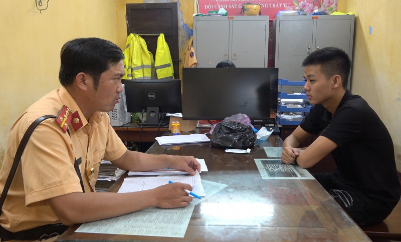 Làm rõ nhóm thanh niên lái mô tô lạng lách quay clip đăng lên mạng xã hội -0