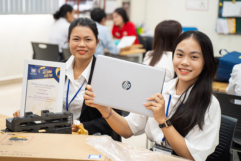 40 học sinh nhận “Học bổng Kiến tạo 2022” của Vinschool -0