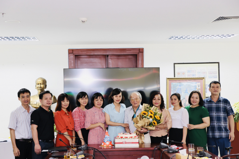 Họa sĩ lão thành Ngọc Linh kể chuyện thiết kế mỹ thuật phim