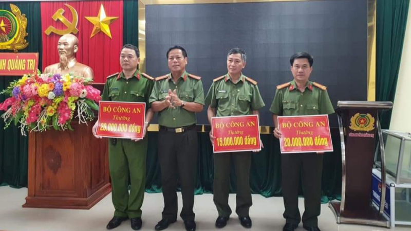 Bộ trưởng Bộ Công an tặng thưởng 4 tập thể Công an Quảng Trị  -0