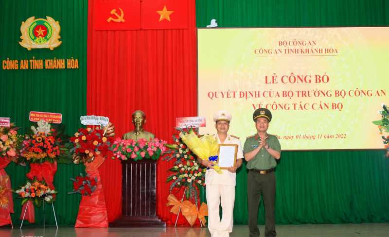 Trao quyết định bổ nhiệm Phó Giám đốc Công an tỉnh Khánh Hòa -0