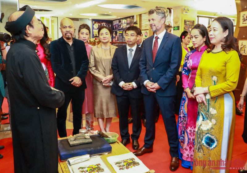 Danish Crown Prince Frederik visits Sword lake -2
