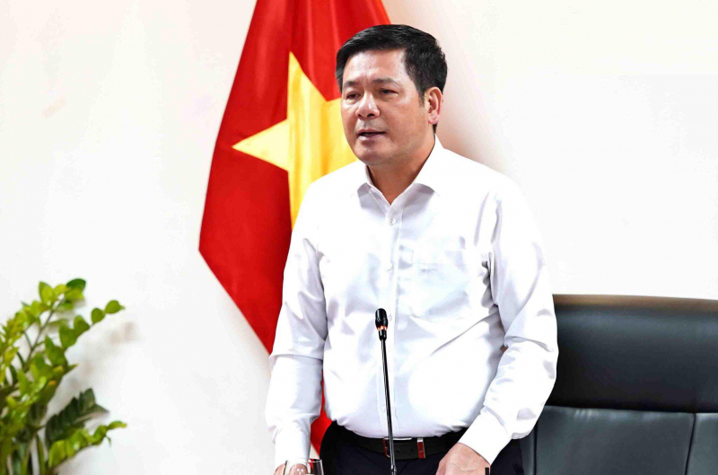 Việt Nam nhập trên dưới 70% xăng dầu nguyên liệu và xăng dầu thành phẩm -0