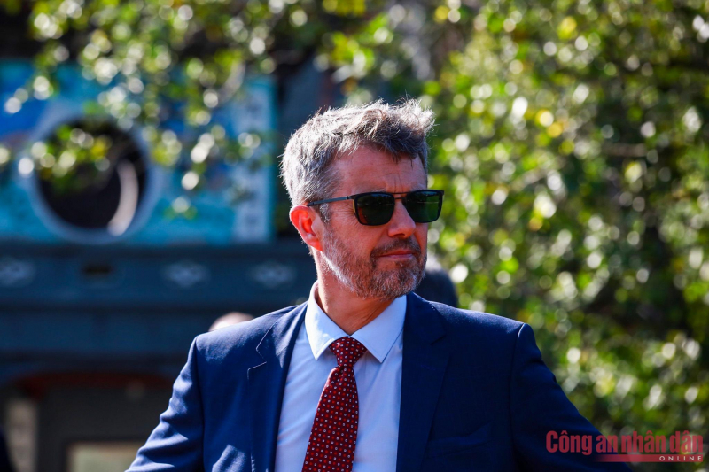 Danish Crown Prince Frederik visits Sword lake -4
