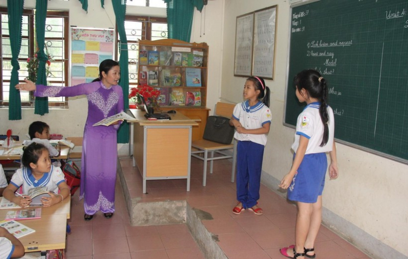 giáo viên đang bị nhiều sức ép trong công việc-nguồn ảnh báo giáo dục và thời đại.jpg -0