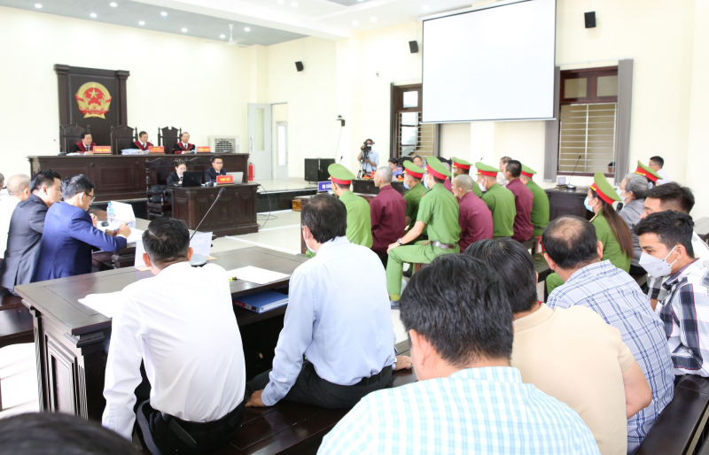 Bị cáo Cao Thị Cúc được cho phép rời tòa do lý do sức khỏe -1