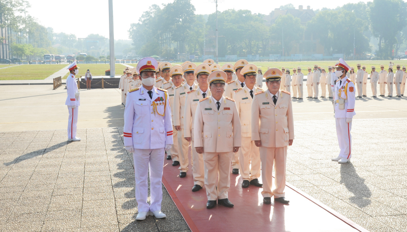 Cục An ninh kinh tế vào lăng viếng Chủ tịch Hồ Chí Minh -0