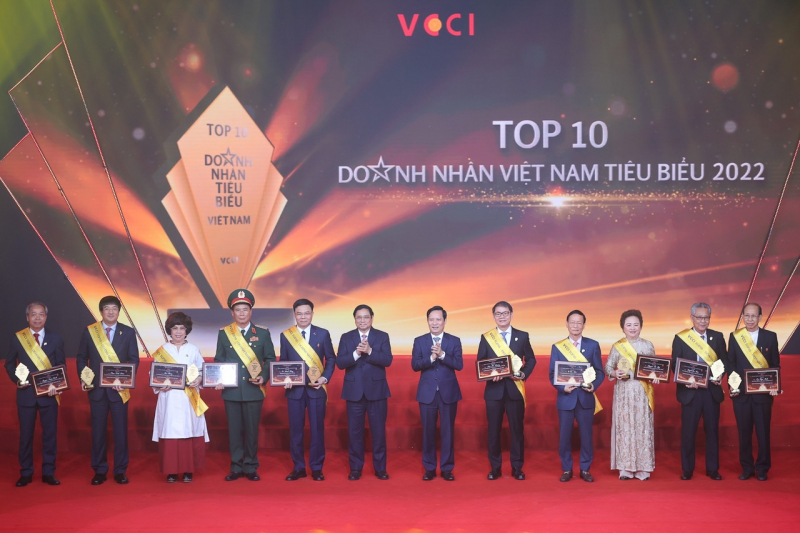 Tổng Giám đốc Petrovietnam Lê Mạnh Hùng được vinh danh Top 10 Doanh nhân tiêu biểu nhất Việt Nam năm 2022 -0