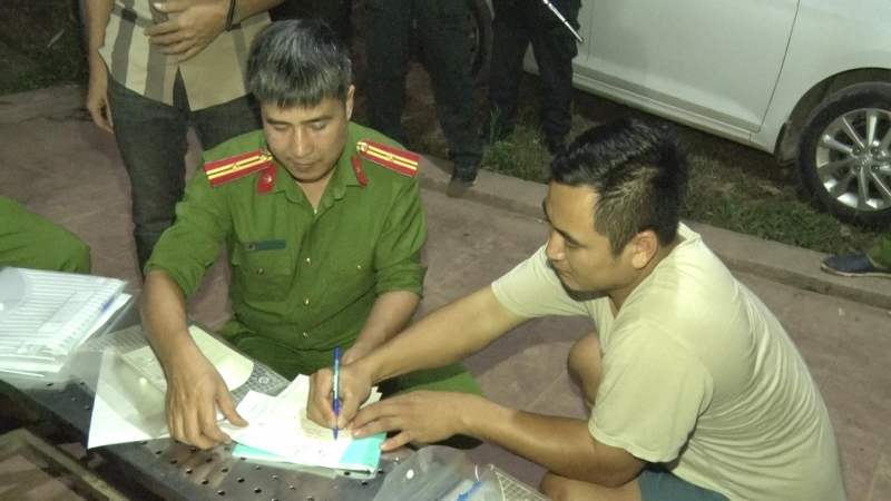 Tập kích bắt quả tang hàng chục đối tượng khai thác khoáng sản trái phép tại Thái Nguyên. -0