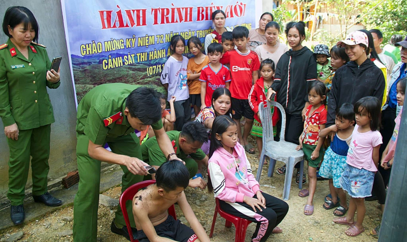 Ấm áp chương trình “Hành trình biên giới” tại Quảng Nam -0