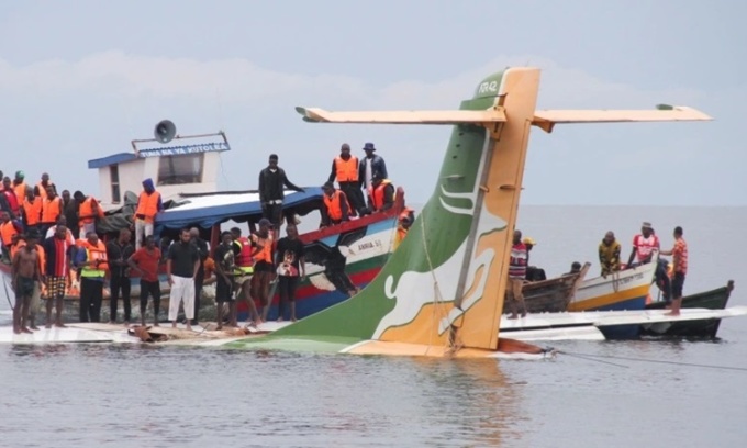 Điều gì đã xảy ra trước khi chiếc máy bay ở Tanzania lao xuống hồ? -1