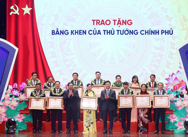 Trọng thể kỷ niệm 10 năm Ngày Pháp luật Việt Nam -0