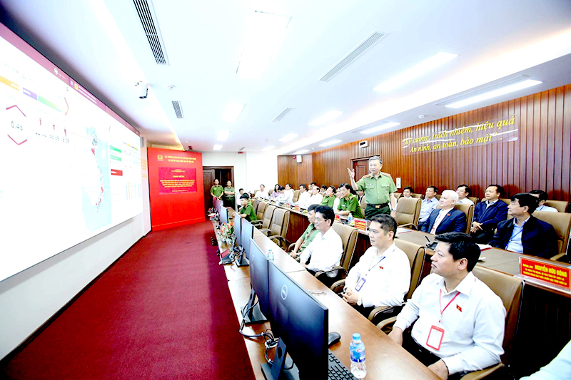 Đoàn đại biểu Quốc hội thăm, trao đổi kinh nghiệm tại Trung tâm Dữ liệu Quốc gia về dân cư -0