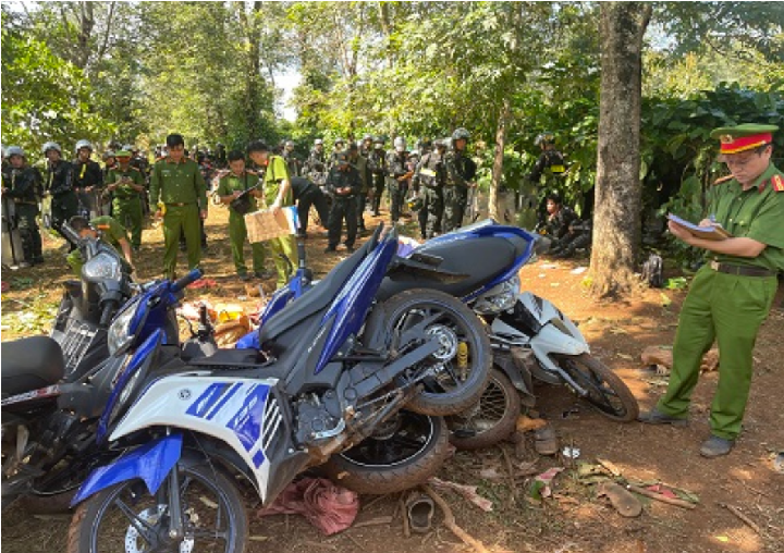 Tạm giữ hình sự 7 đối tượng chống người thi hành công vụ  -0