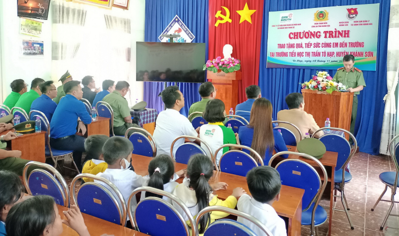 Trao nhà