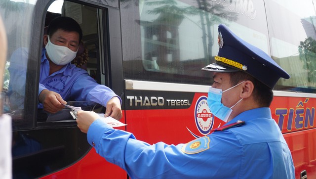 Hà Nội: Chỉ riêng lực lượng thanh tra giao thông đã xử lý hơn 1.200 xe khách, xe tải bị xử lý trong một tháng  -0