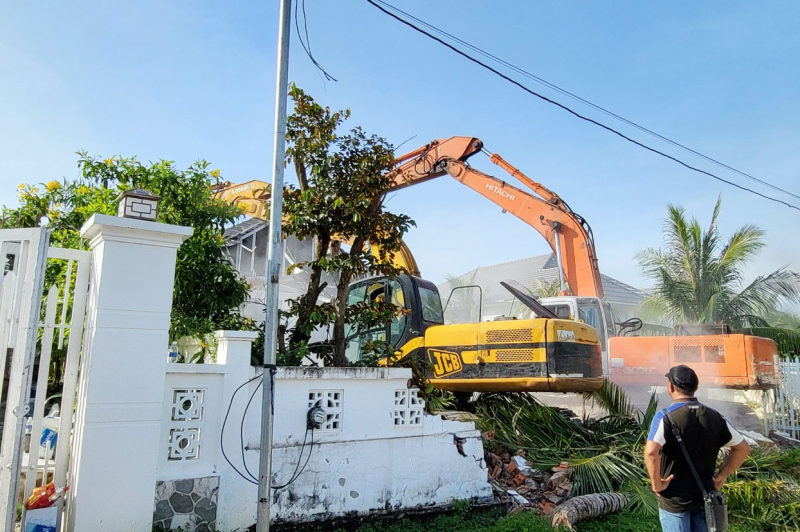 Cưỡng chế 2/79 căn biệt thự trái phép tại Phú Quốc -1