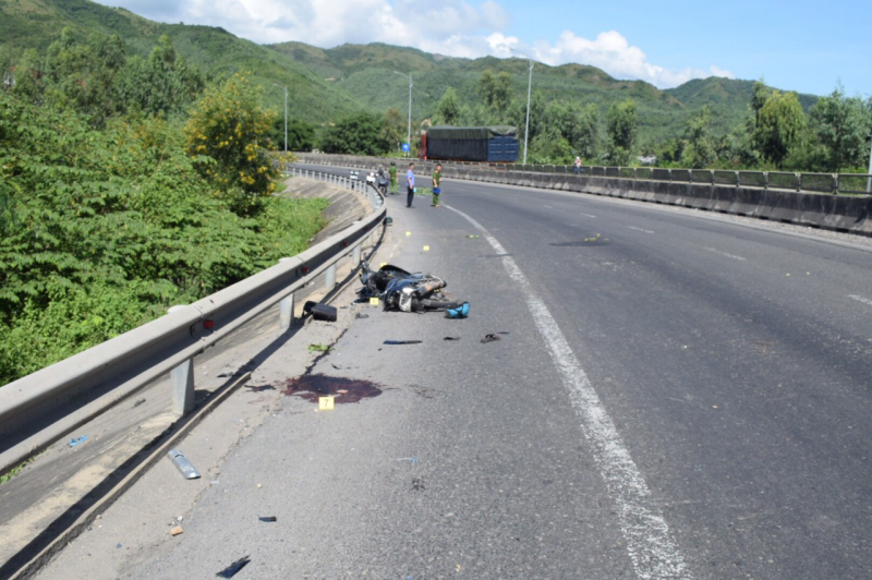 Truy tìm chiếc xe tải tẩu thoát khỏi hiện trường sau khi gây tai nạn  -0