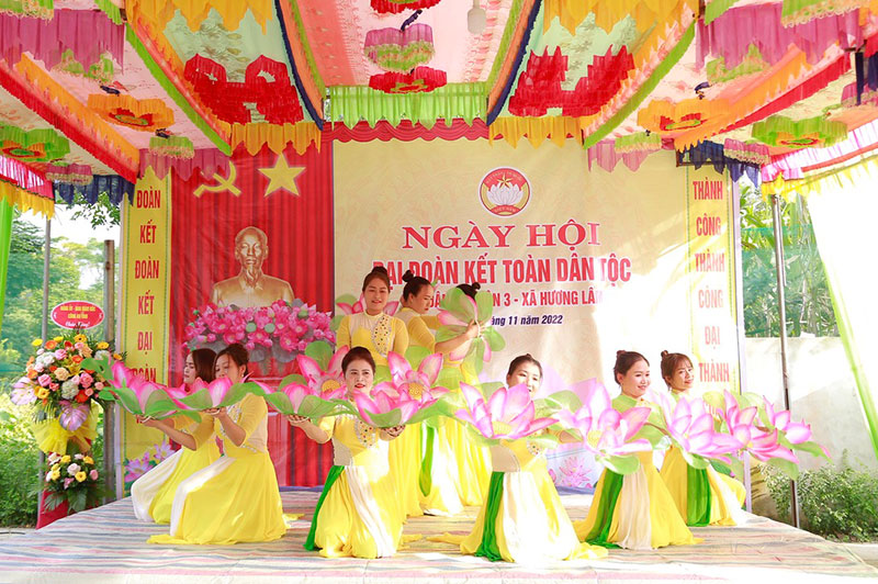 Giám đốc Công an Hà Tĩnh chung vui ngày hội Đại đoàn kết với người dân miền núi -0