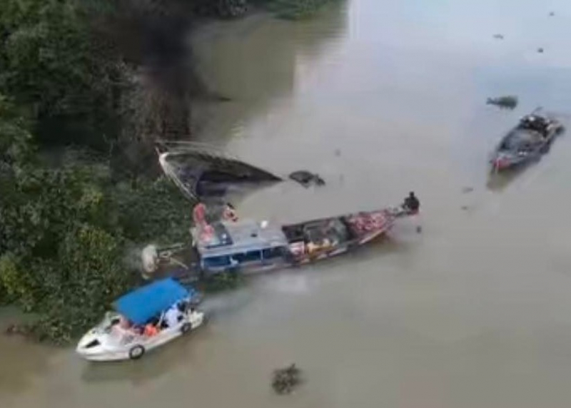 Trục vớt, ngăn vết dầu loang từ hiện trường du thuyền bị cháy -0