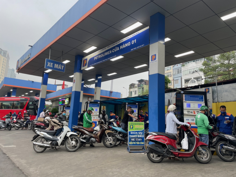 Ưu tiên xăng dầu cho xe buýt hoạt động -0